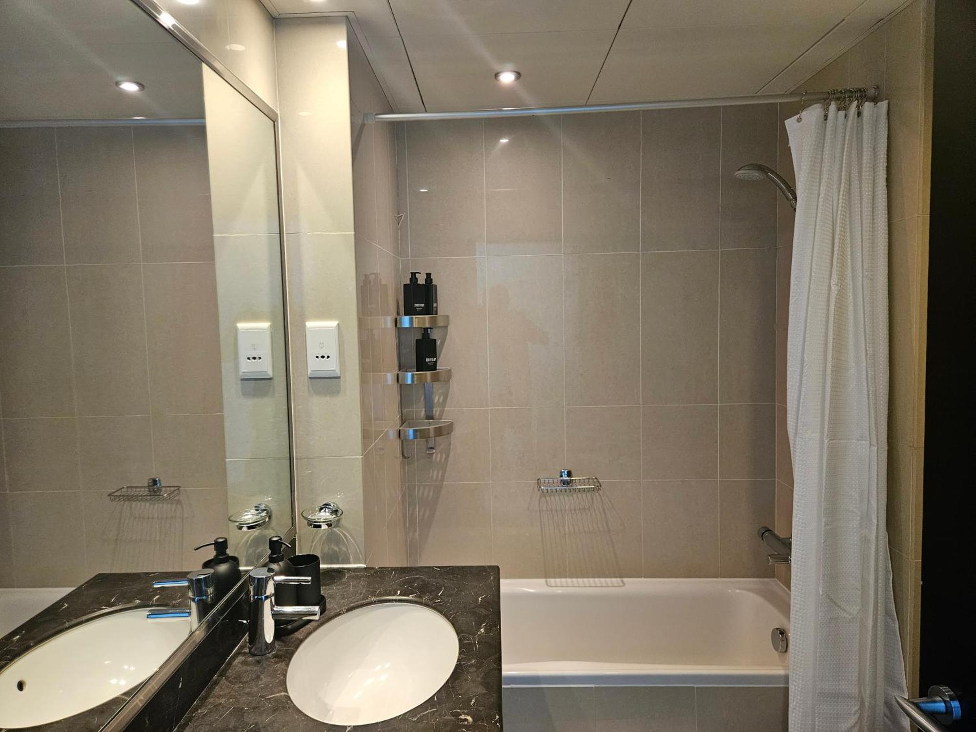C-suite Views At Al Reem And Al Maryah Island Apartment Abu Dhabi